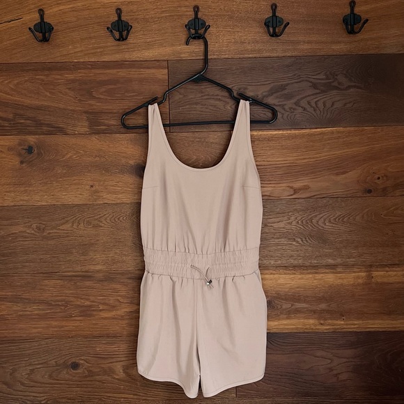 Abercrombie traveler romper - Picture 3 of 4
